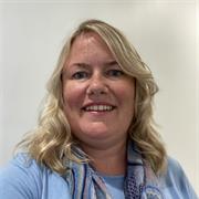 Dr Linda Peters