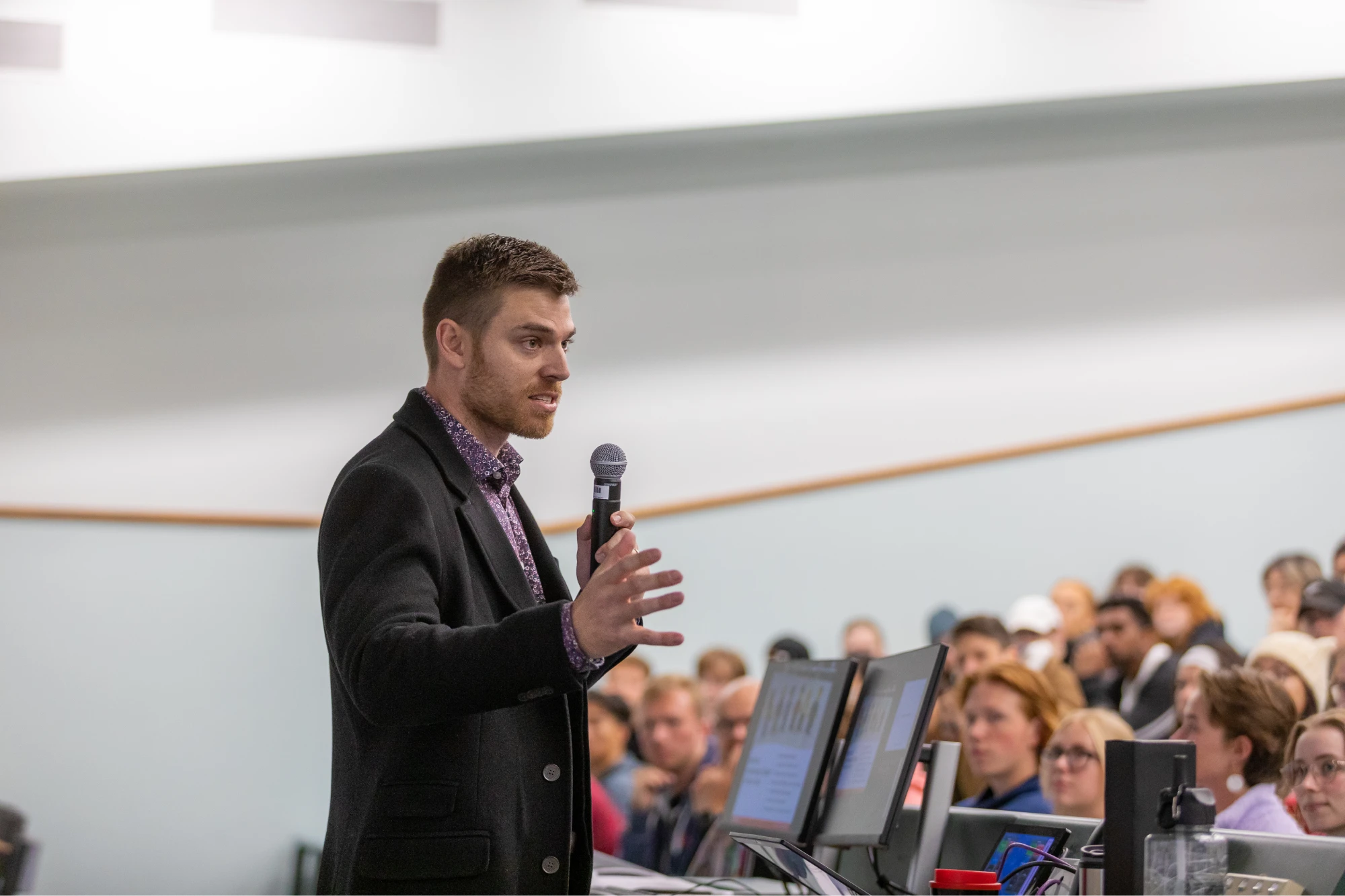 teacher-giving-lecture-to-students