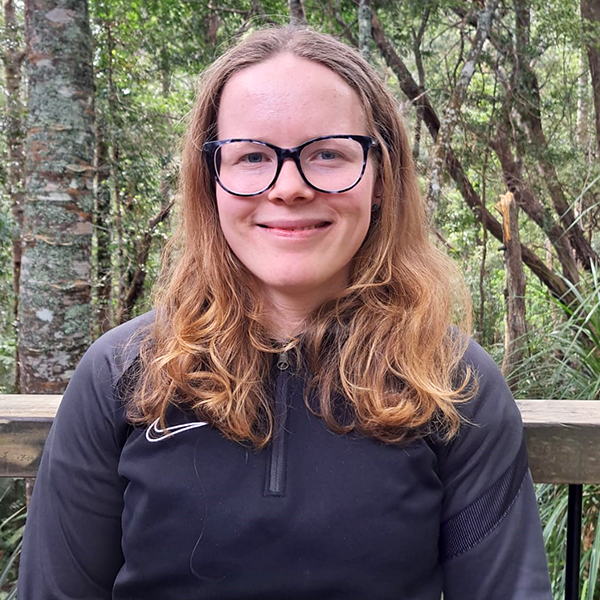 Evelyn Barber profile pic1 bush CROP