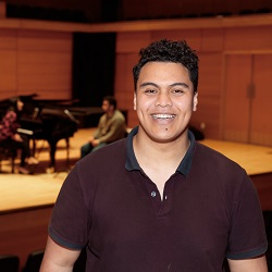 emmanuel-fonoti-fuimaono-success-story-portrait